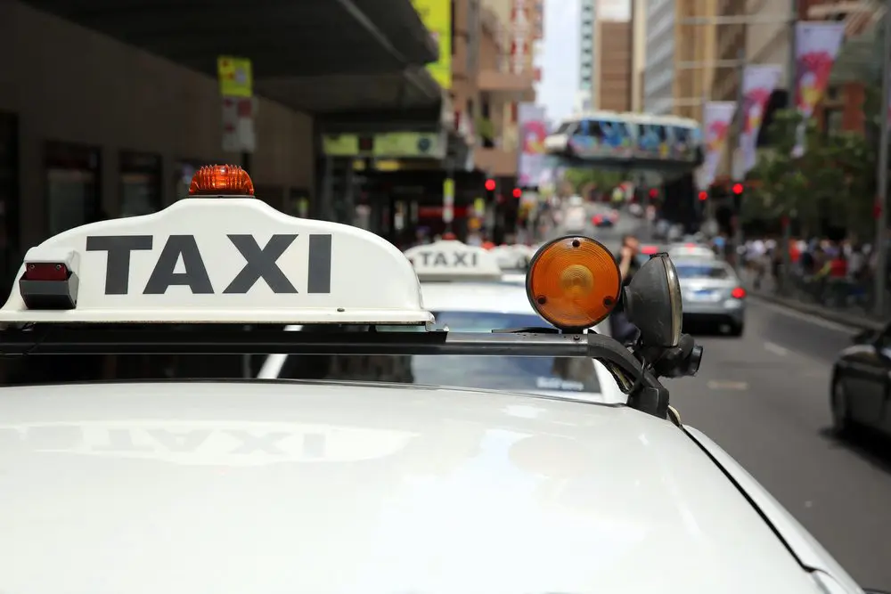 The Benefits of Travelling With a Maxi Taxi