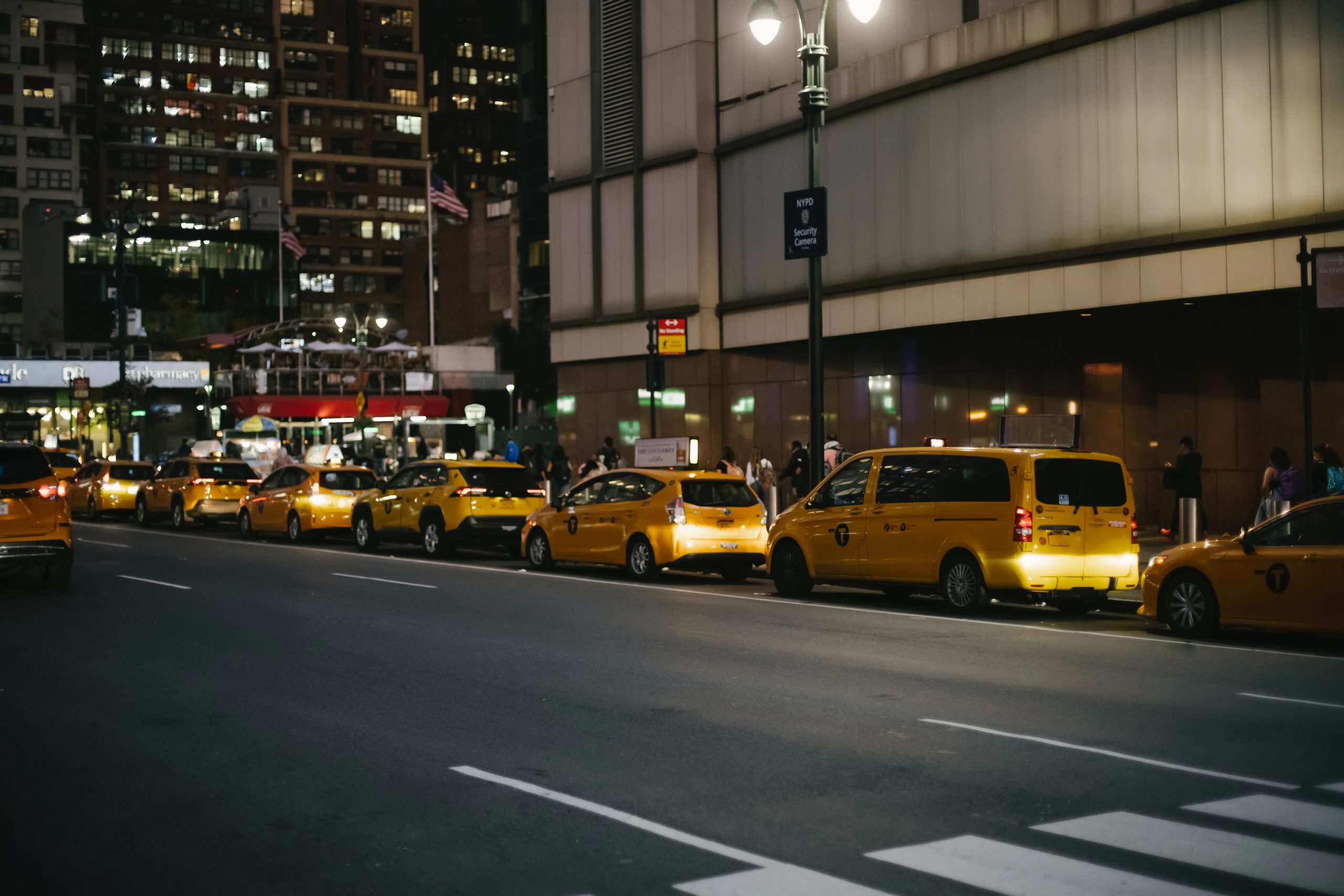 You are currently viewing Maxi Cabs for Airport Transfers